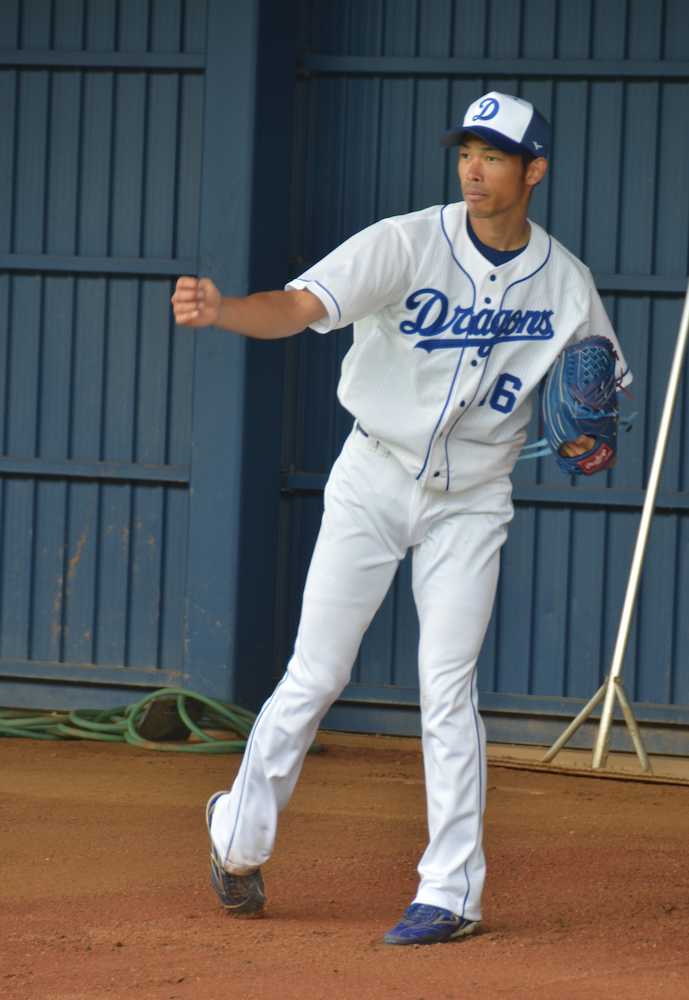 中日・又吉　侍・稲葉監督「御前」でブルペン入り、アピールの９１球