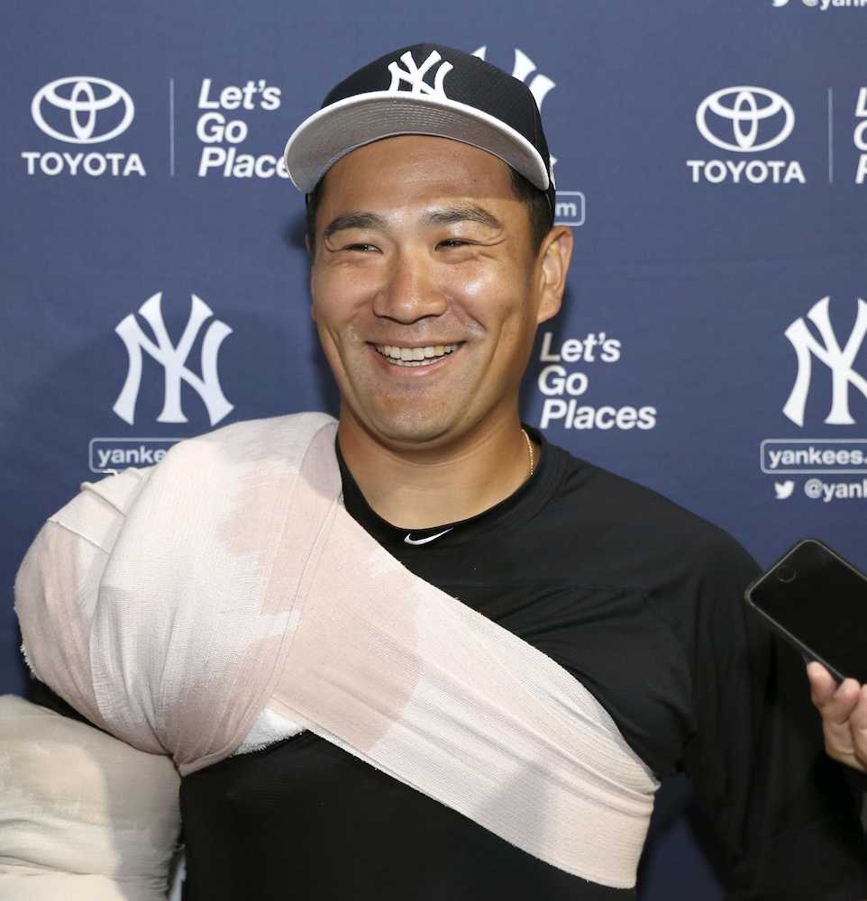 ＜ヤンキース・タイガース＞登板後、記者の質問に笑顔で答える田中