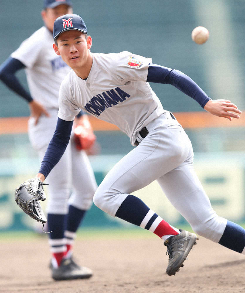 横浜・及川　自身3度目の甲子園、初の背番号1で「全員野球で全国制覇を目指したい」