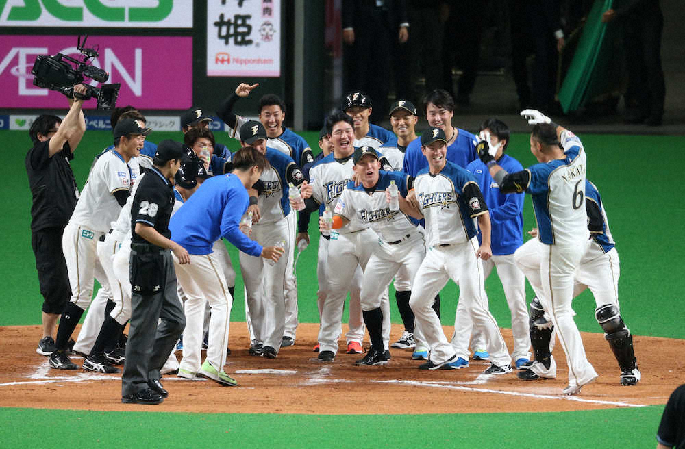 日本ハム・中田がサヨナラ満塁弾　申告敬遠2つで満塁に「なめてんのかなと思いました」