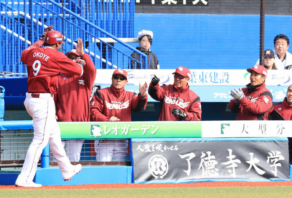 【画像・写真】楽天　猛打で快勝　オコエ、嶋が今季１号　平石監督に初勝利のプレゼント