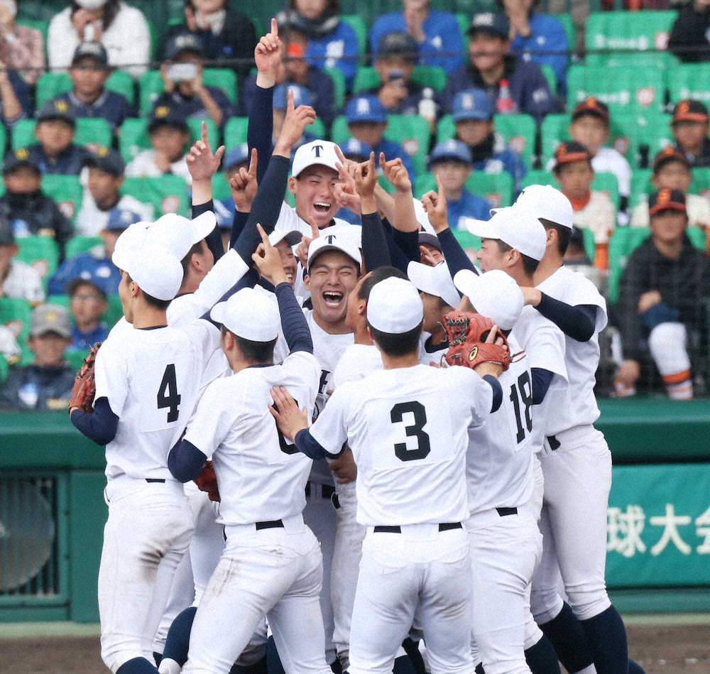 平成最初の王者・東邦　最後も優勝　エース石川が2本塁打＆完封