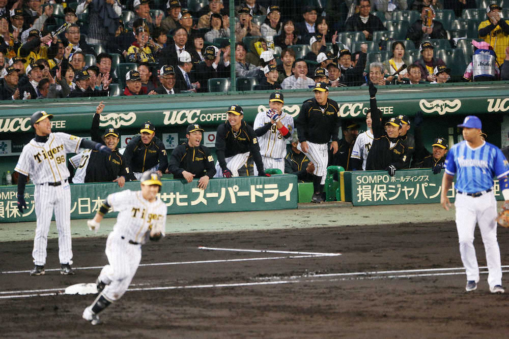阪神・梅野　甲子園開幕戦で気迫の先制タイムリー三塁打！