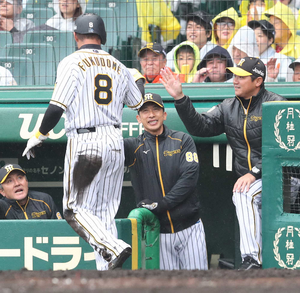 阪神・矢野監督　西の活躍に笑顔「西が投打で引っ張ってくれた」「西のおかげ」「西が止めてくれた」
