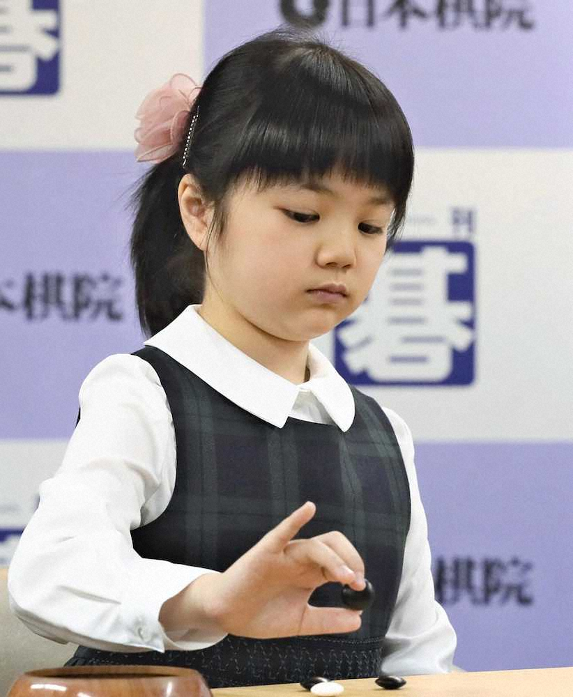 巨人「令和開幕戦」に10歳プロ囲碁棋士・仲邑菫初段が始球式