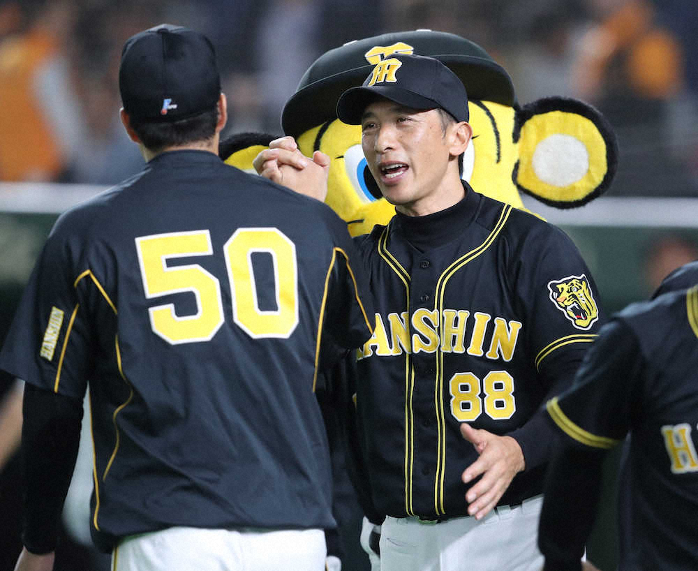 【画像・写真】阪神・矢野監督　巨人戦261日ぶり勝利に「メチャクチャうれしいです！」「みんなをヒーローにしたい」