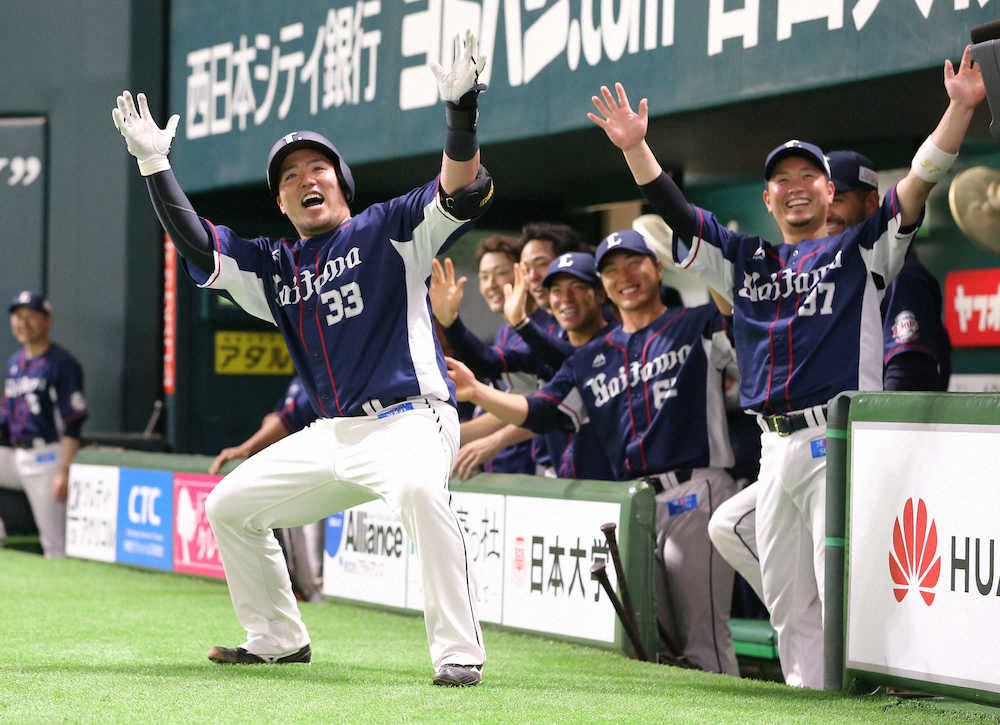 【画像・写真】山川　3戦連発!第1子誕生でゆりかごポーズ「娘のために打ててよかった」