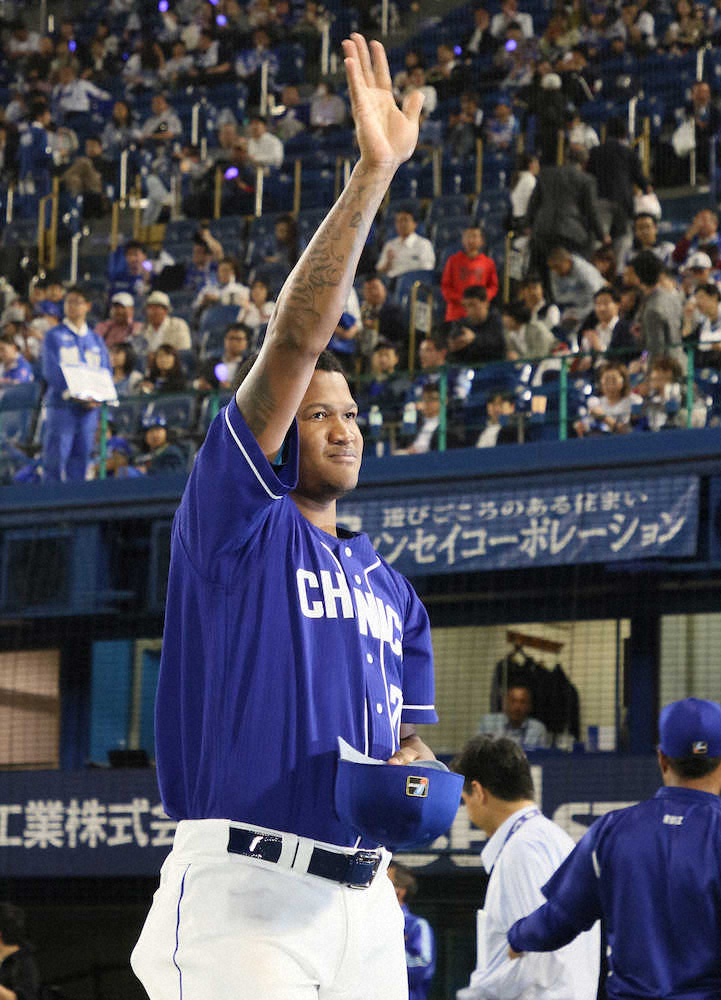 中日・ロメロ　グラブの位置を修正して4試合ぶり3勝目「鈴木を信じていた」