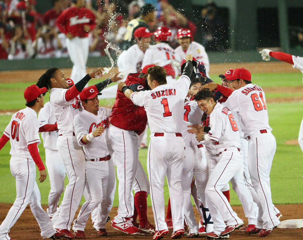 【画像・写真】広島　サヨナラ勝ちで球団記録更新の月間20勝！延長11回、野間が劇打