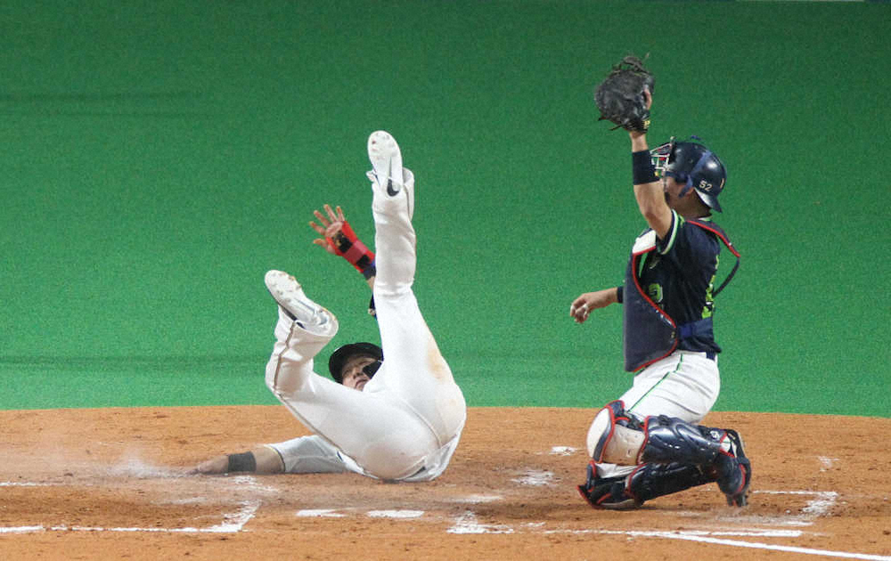 日本ハム中田が激走生還　タッチかわして技ありスライディング