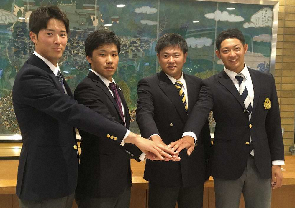 全日本大学選手権開会式・健闘を誓い合ったドラフト候補。左から明大・森下、東海大・海野、東北福祉大・津森、東洋大・佐藤都