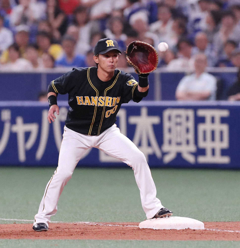 阪神・上本、初の一塁守備　出場機会増へ「しっかり練習します」