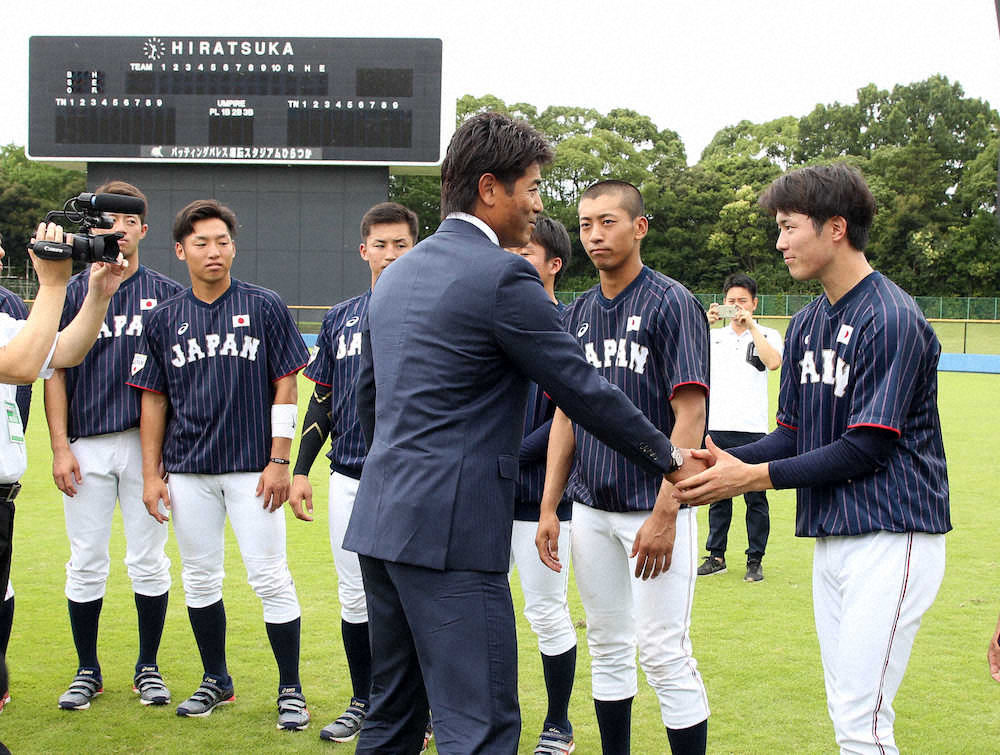 稲葉監督、大学侍を激励　明大・森下に期待「完成されている」