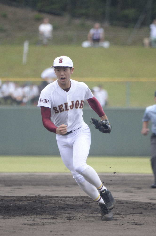 ＜星城・東邦＞初回2死一、三塁のピンチを切り抜けガッツポーズする星城・石黒