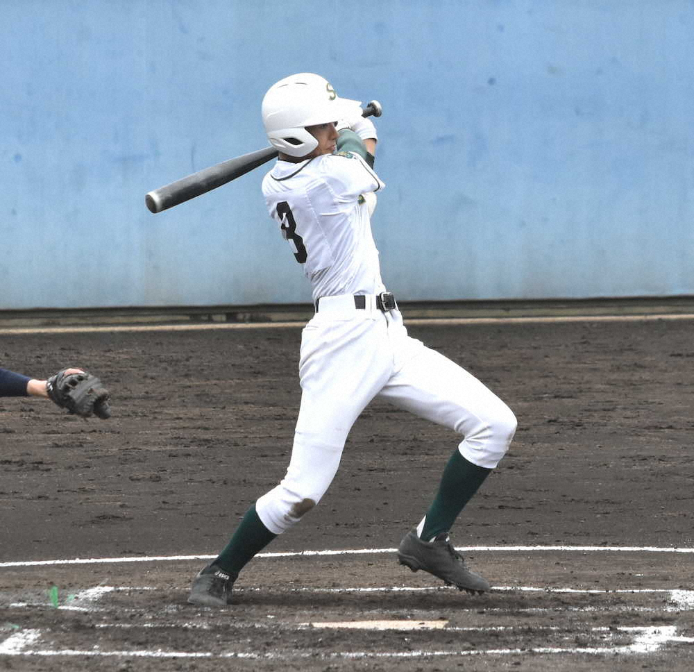 ＜聖徳学園・玉川学園＞2回、右前打を放った聖徳学園の三宅