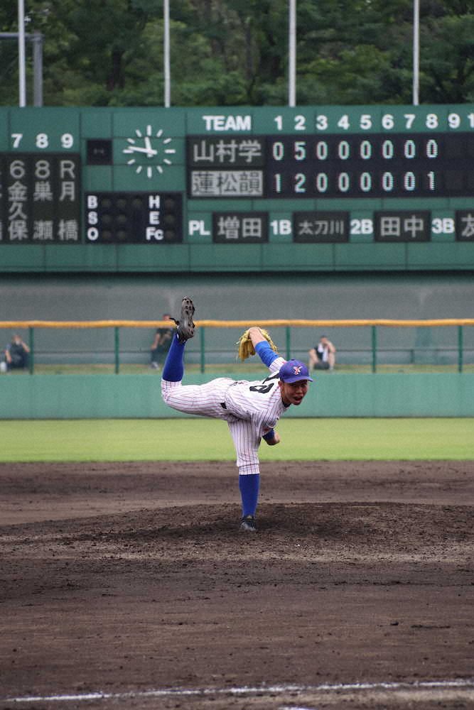 ＜山村学園・蓮田松韻＞8回、無死一、三塁のピンチを1点に抑えた山村学園・小泉