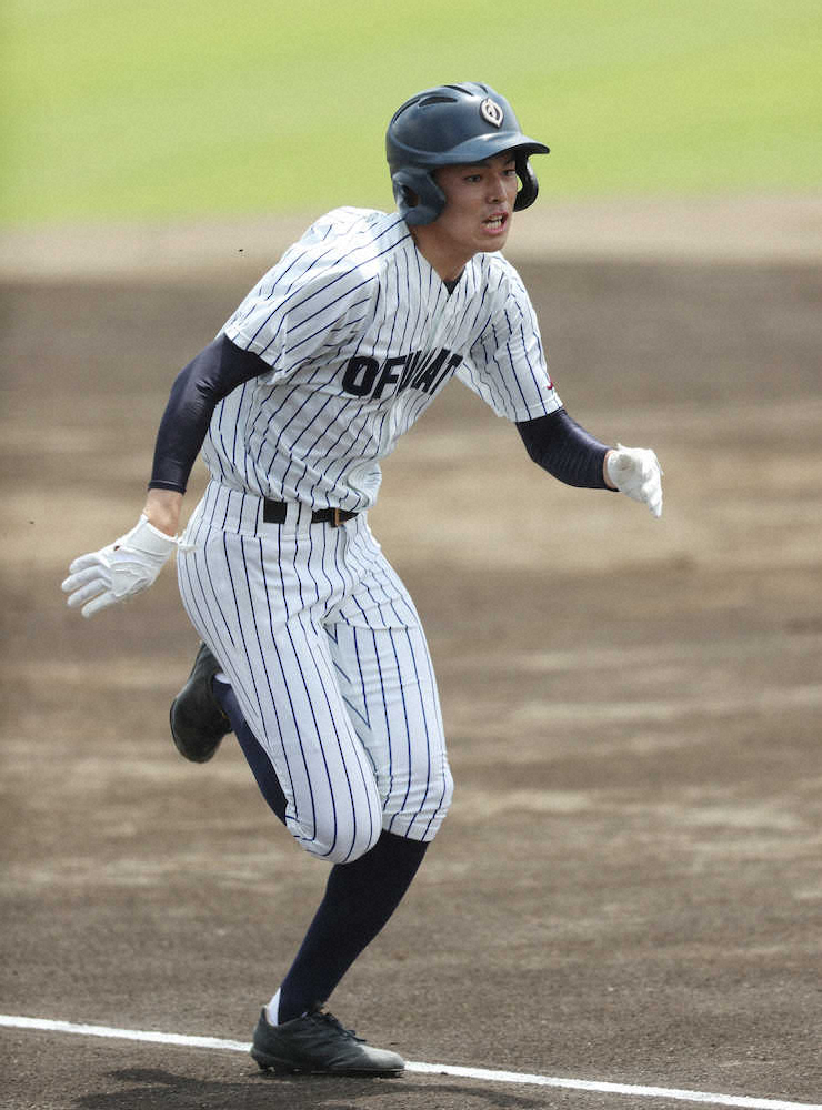 ＜大船渡・遠野緑峰ほか＞初回、木下の犠飛で本塁へ向かって激走する大船渡・佐々木（撮影・木村　揚輔）