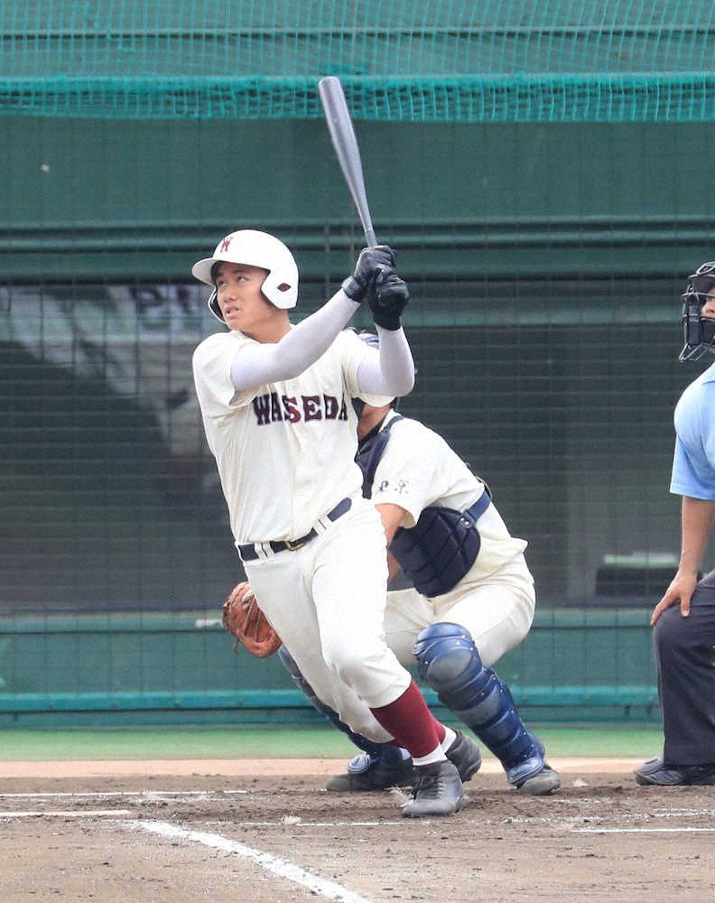 ＜西東京大会　早実・田無工＞5回1死一塁、清宮は右飛に倒れる（撮影・篠原　岳夫）