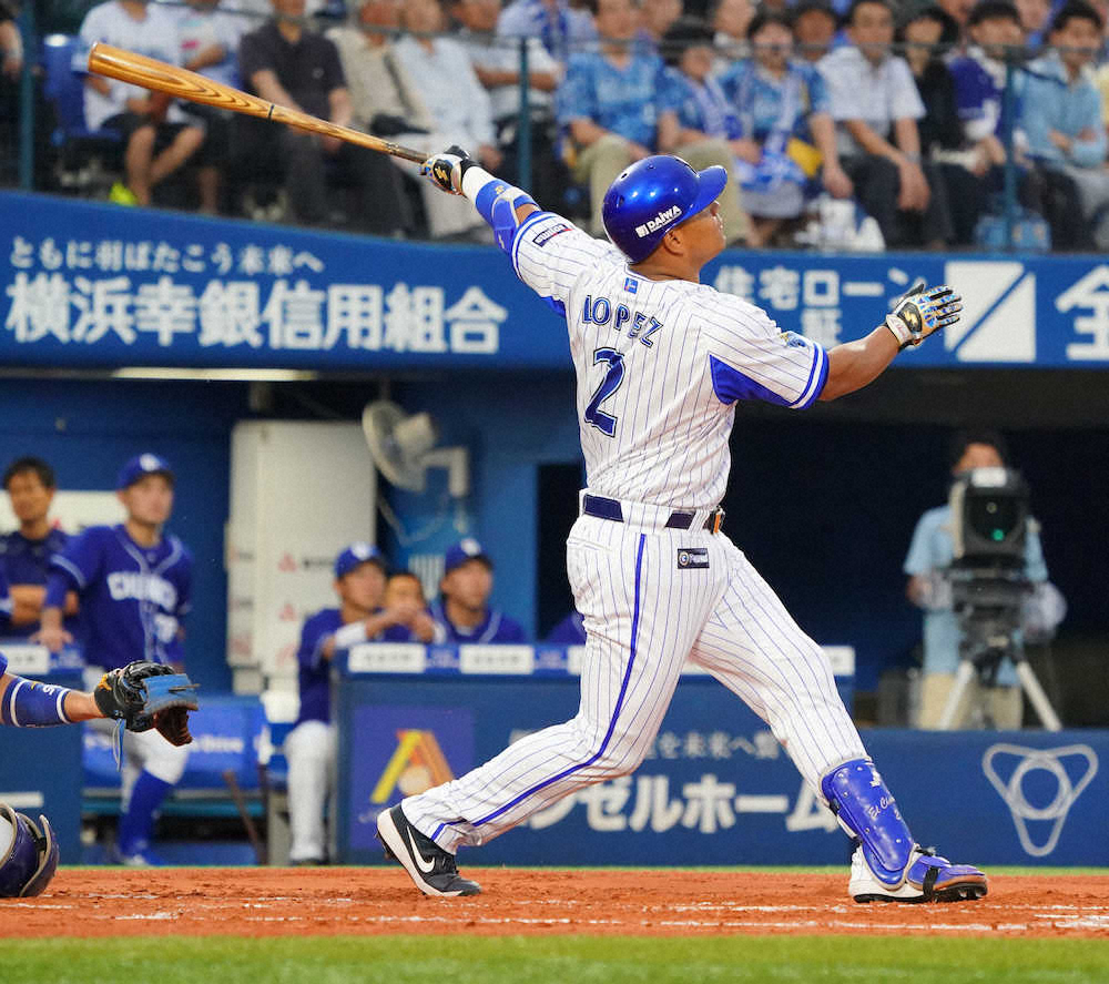 DeNA・ロペス　21号先制3ラン！中日との2位対決でリード　9勝右腕柳撃ち