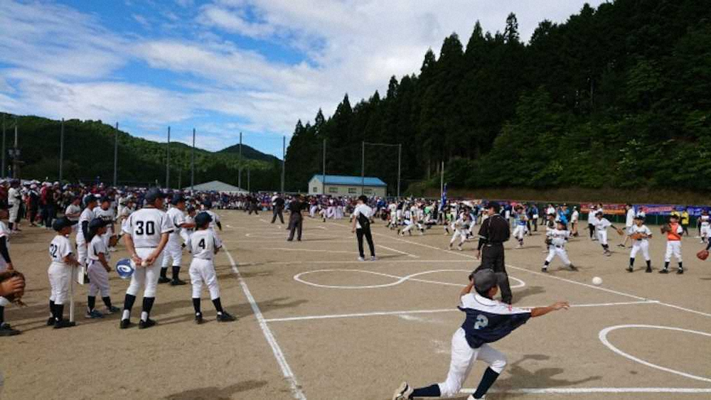 【画像・写真】世界遺産の地で堂々の行進　高野山旗全国少年軟式野球大会が開幕