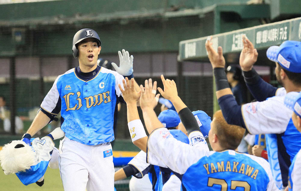 西武・秋山　今季4本目の先頭打者本塁打　外崎もバックスクリーン弾