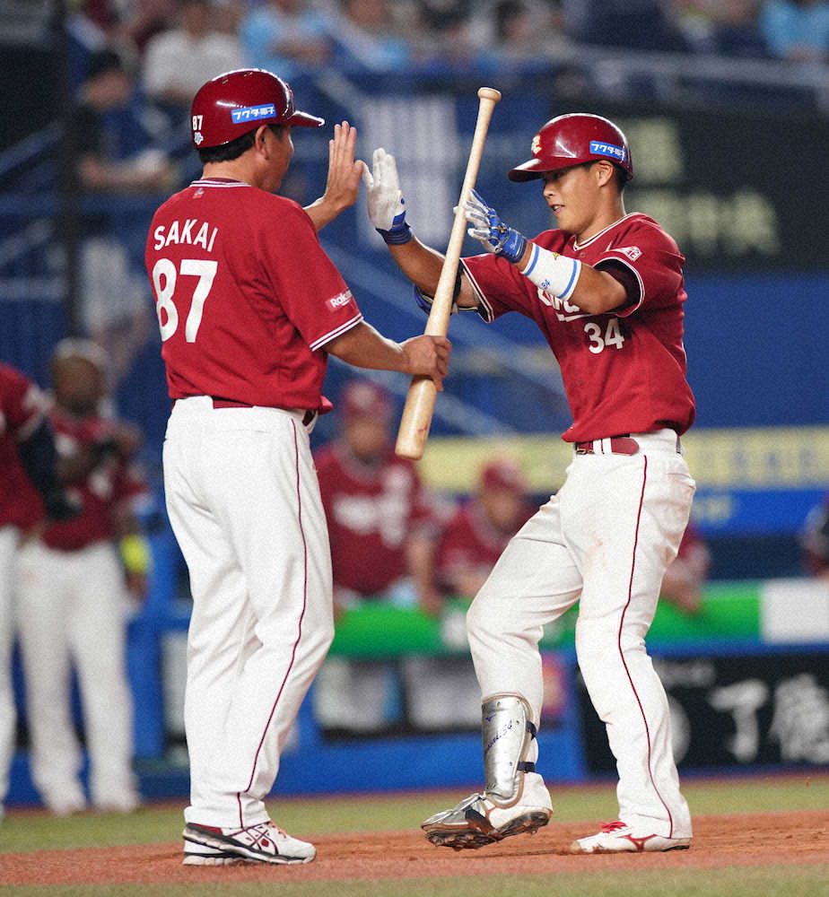 楽天の2年目・山崎がプロ初本塁打「まさか入ると思ってなかった」