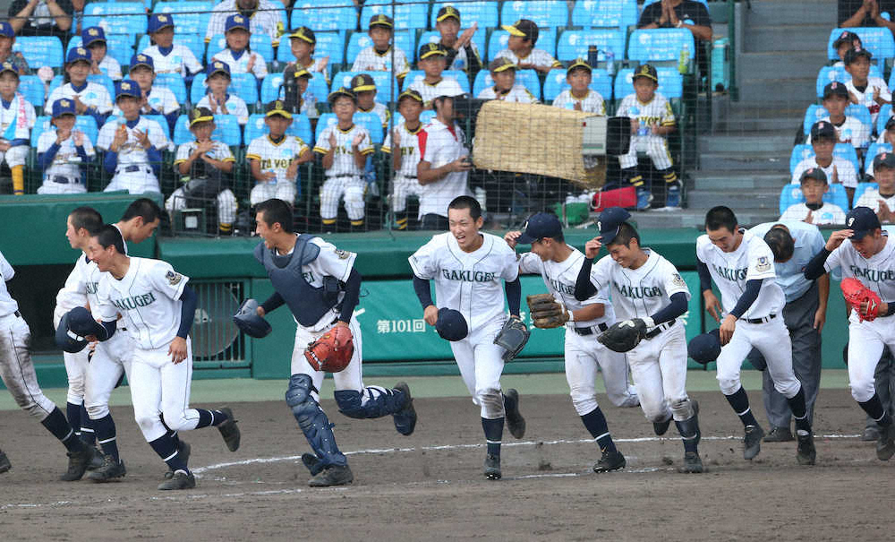 【画像・写真】岡山学芸館、一丸で逆転勝ち！顔面骨折の先発・丹羽を次の試合へ…