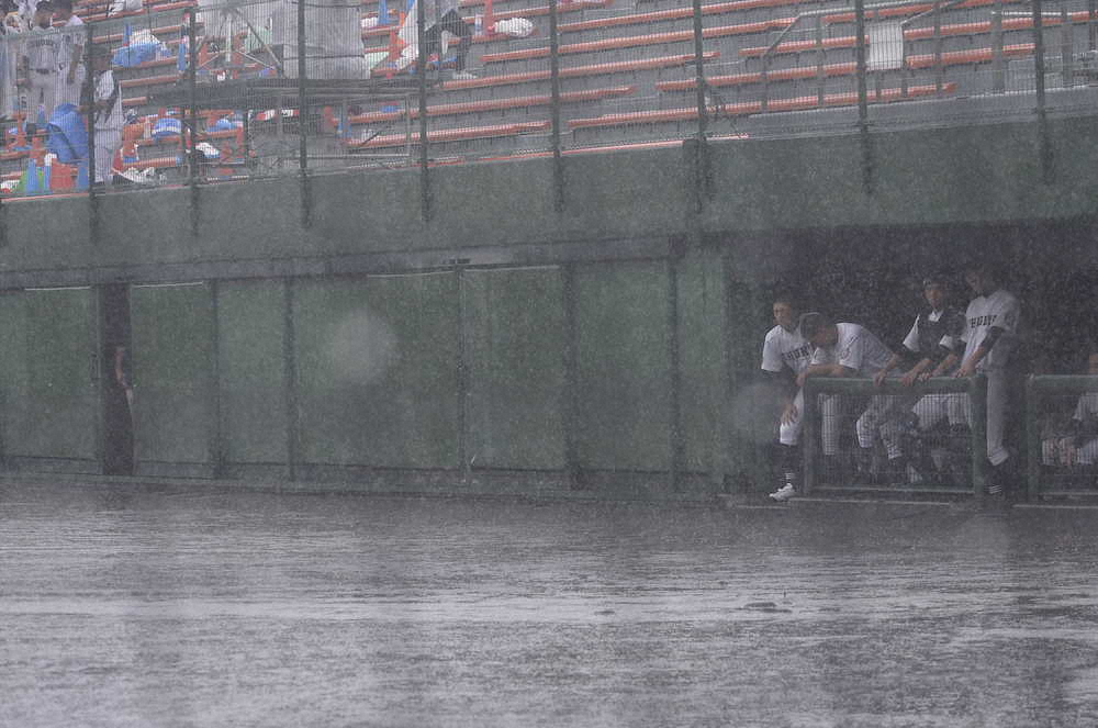 中京学院大中京―崇徳は雨で中断　全国高校軟式野球選手権決勝
