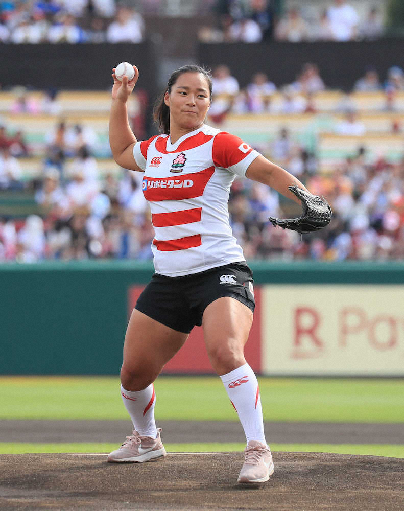 女子15人制ラグビー日本代表の藤本麻依子が始球式「ラグビーをしているときよりも緊張」