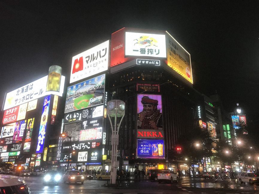 日本ハム　すすきの広告看板を5年ぶりリニューアル