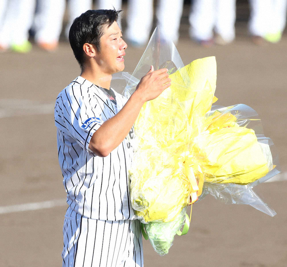 阪神・横田　涙が出た鳥谷の言葉「神様いるんやな」　引退セレモニーに主力も駆けつける