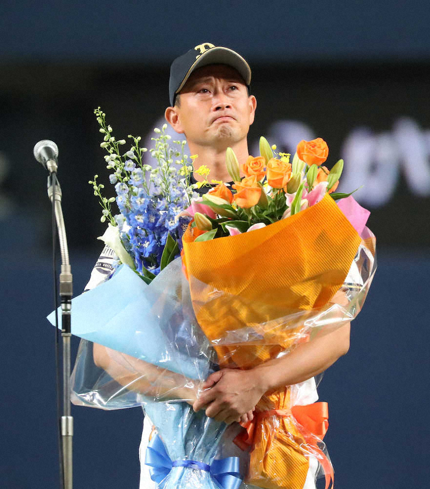 【画像・写真】オリックス・岸田　引退試合で“空振り三振締め”「これからオリックスは強くなります」