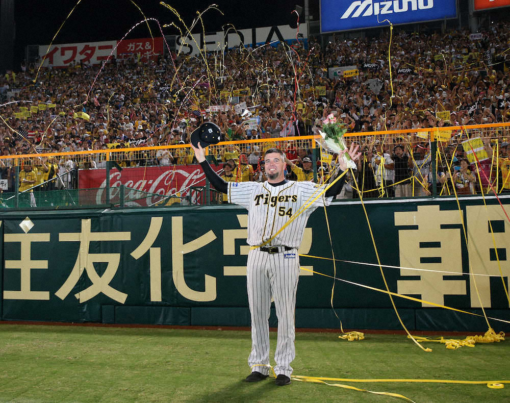 【画像・写真】阪神メッセ、甲子園に別れ　“戦友”鳥谷と抱擁「最高の瞬間だった」