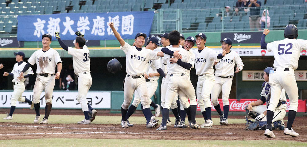 京大、38季ぶり勝ち点2＆最下位脱出　大学院進学の西が逆転2ラン「野球人生の区切りがつけられた」