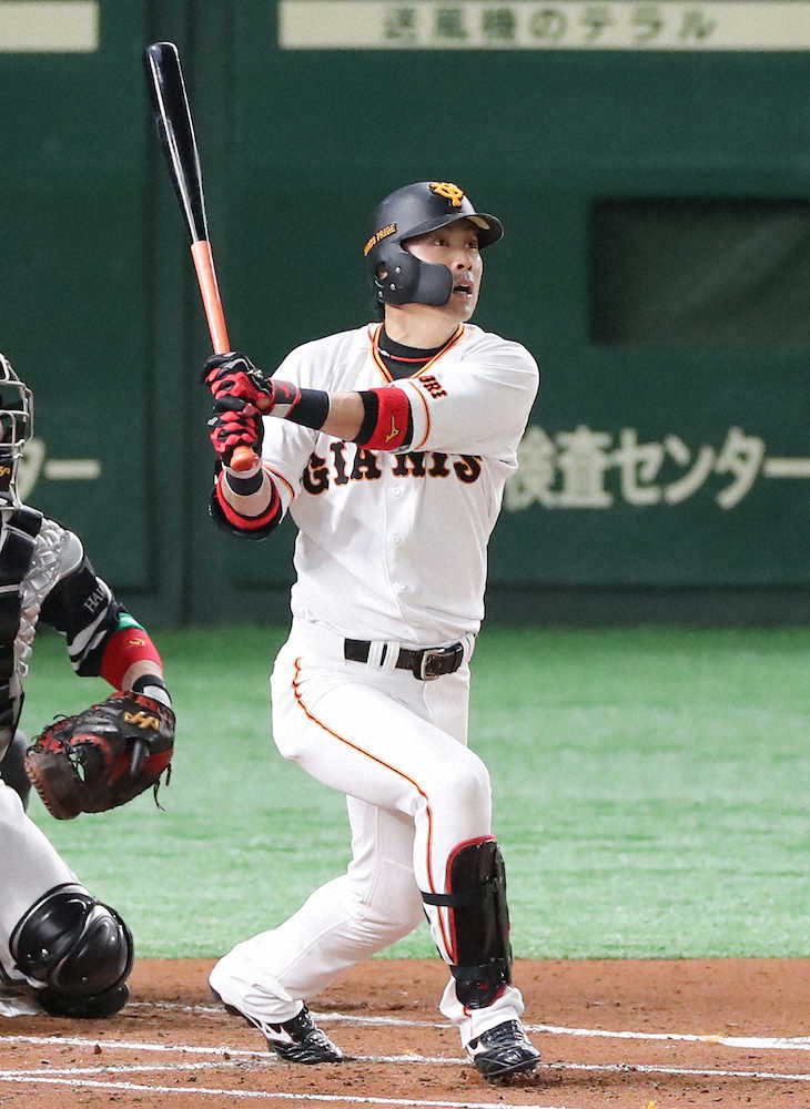 巨人　ベテラン亀井の先頭弾で先制　日本シリーズでの先頭打者アーチは長野以来7年ぶり