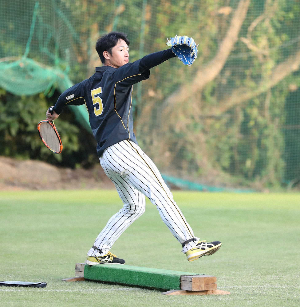 阪神・近本、異例の投手練習飛び入り　金村コーチに“弟子入り”で送球改善