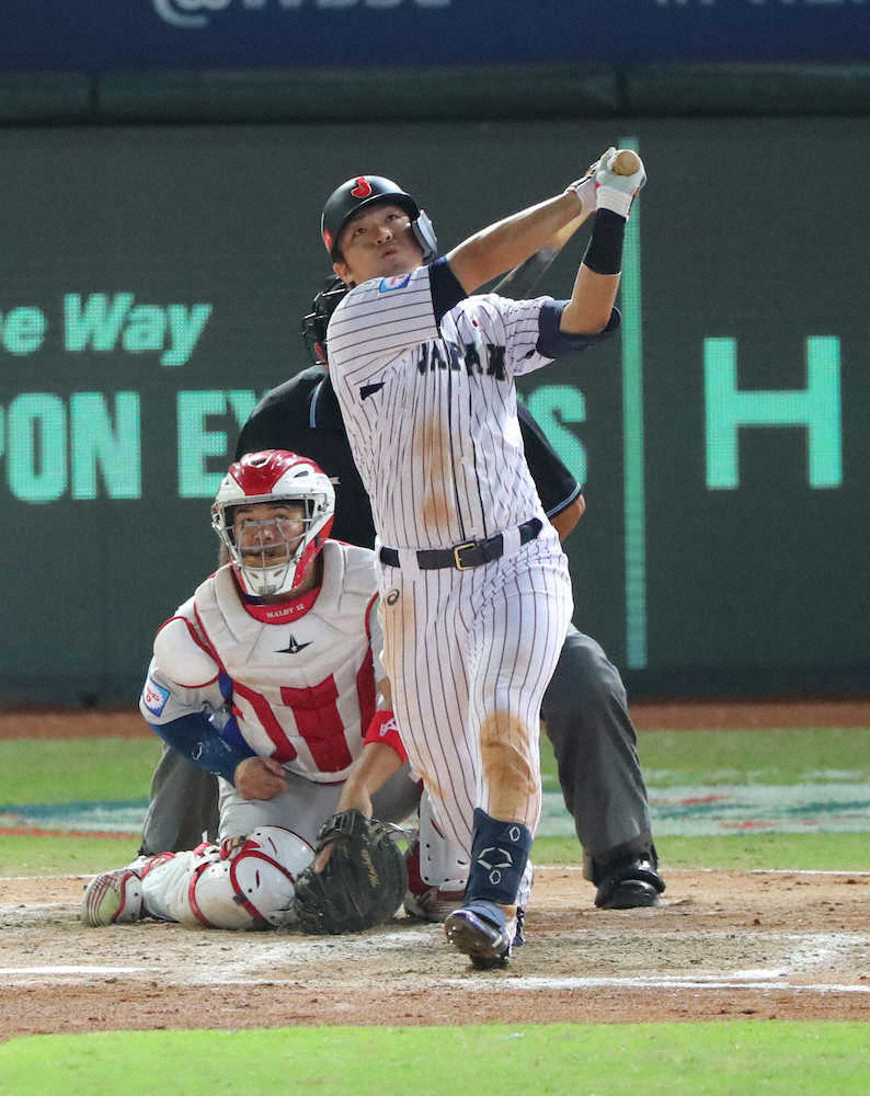 侍J、誠也弾で連勝突破！4番が連夜の存在感　チーム1号&初盗塁