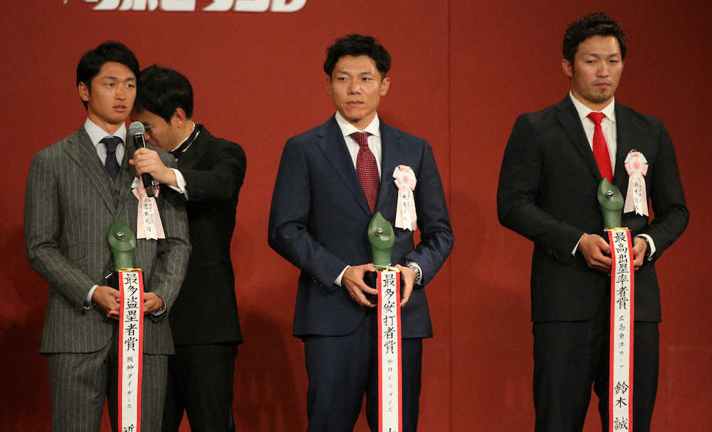 中日・大島　表彰式壇上で誠也に“宣戦布告”「首位打者を獲りたい」