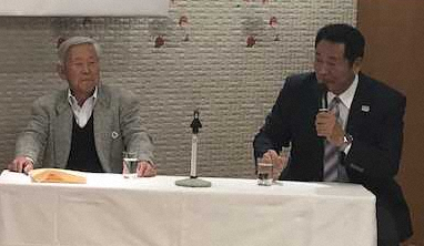 駒大硬式野球部後援会総会で座談会を行った太田名誉監督（左）と中畑OB会長