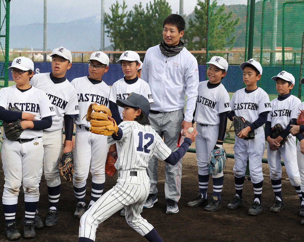 阪神・岩崎　小学生100人に“夢授業”「目の前の小さな目標を持って野球に取り組んで」