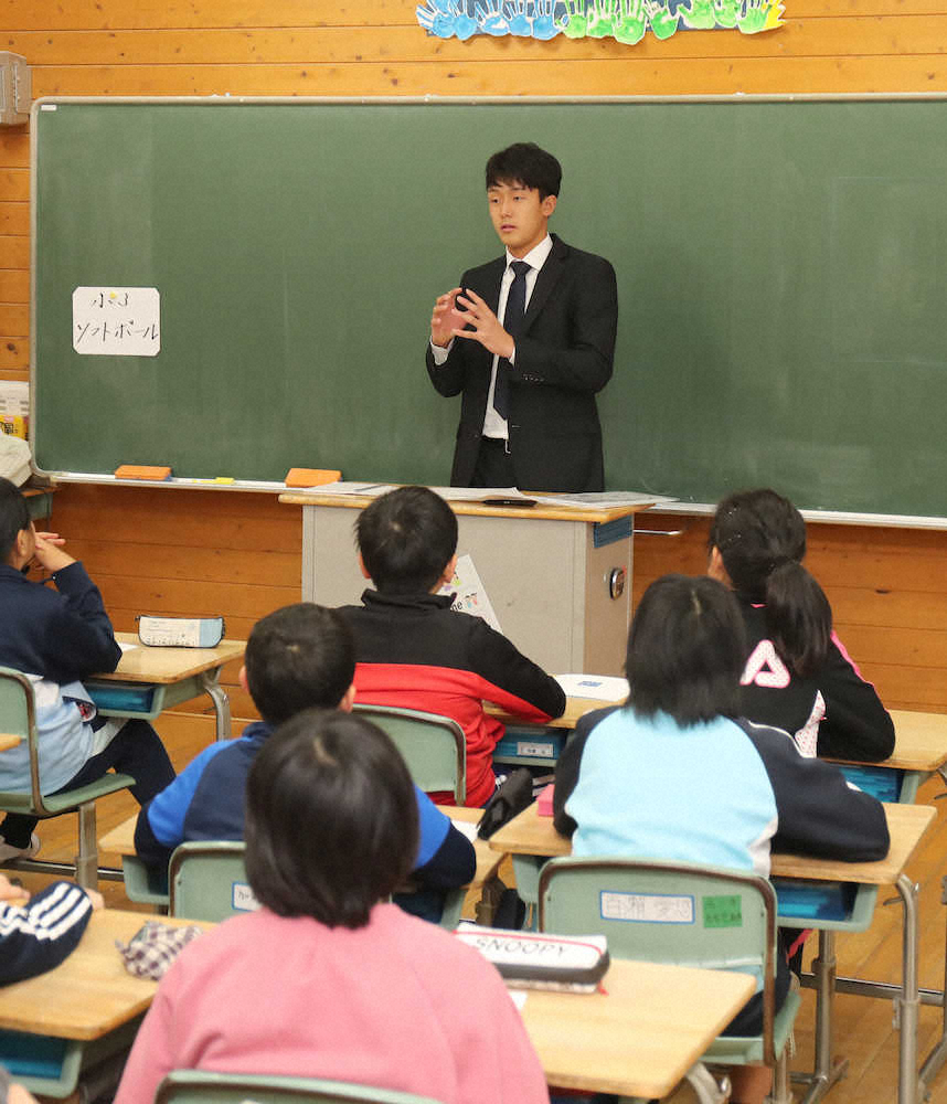 阪神“小幡先生”小学校で夢語る　子どもたちに「テレビで活躍している姿を」
