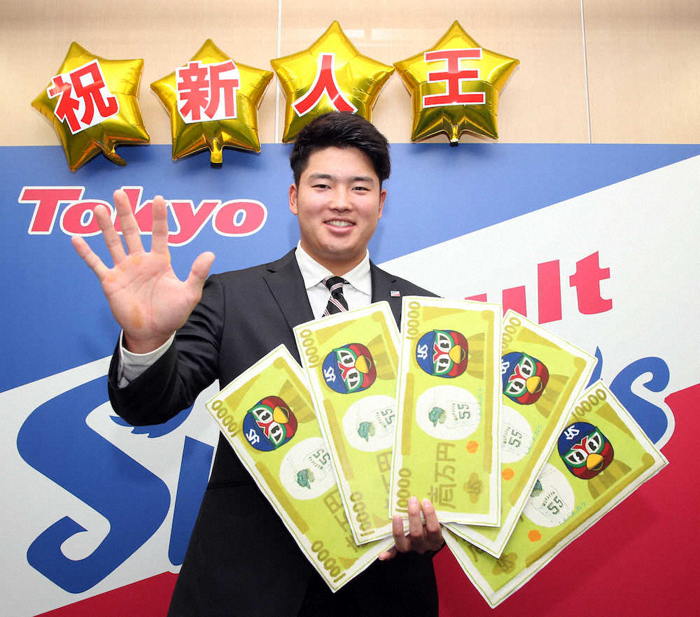 ヤクルト　村上、3700万円増で更改　新人王で5倍以上、来季は本塁打1本ごとに熊本へ寄付