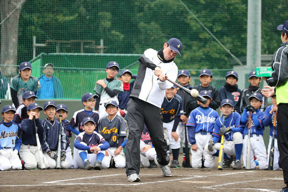 秋山　去就の決定時期は「分からない」出身地横須賀で恒例野球教室
