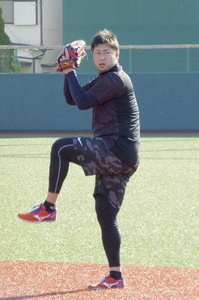 調整する米大リーグ、レッズ傘下マイナーの田沢純一投手