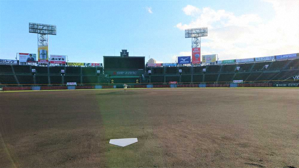 【画像・写真】マウンドにしめ飾りが立てられた甲子園球場