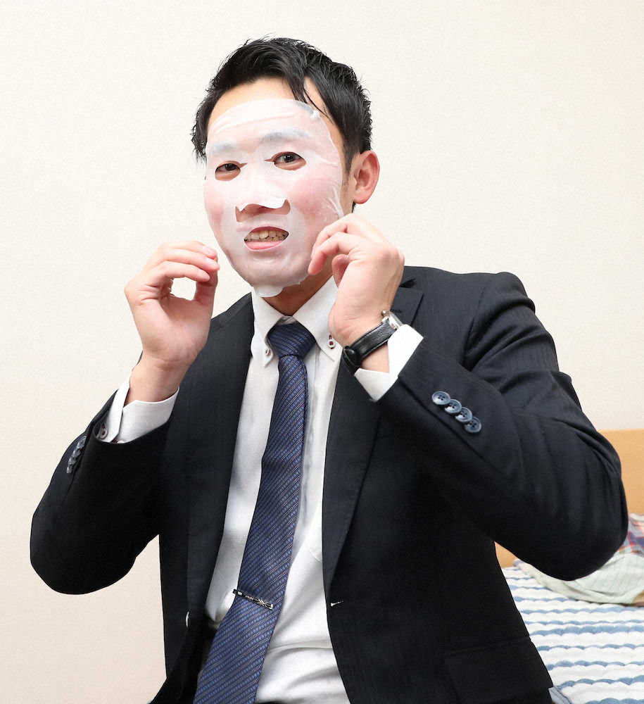 中日ドラ3岡野、フェイスマスクで美肌アピール「顔がよくないので、せめて…」