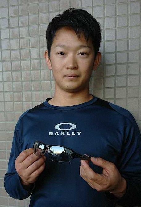 新アイテム「偏向レンズ付きサングラス」でマウンドに上る日本ハムドラフト4位・鈴木