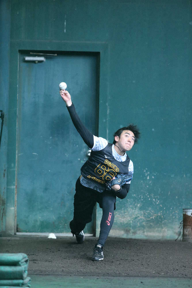 阪神ドラ6小川　新人一番乗りでブルペン入り、直球32球「楽しく投げられた」