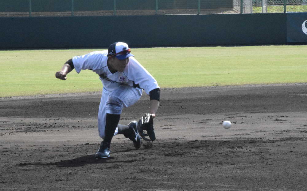 ロッテ安田、鳥越ヘッドとマンツーマン特守90分　勝負の3年目へ三塁定位置獲りの誓い