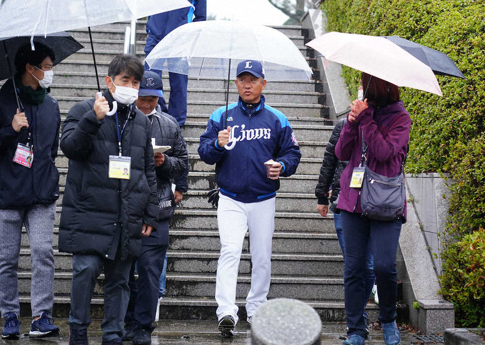 佐賀出身の西武・辻監督　雨で中止に「残念」　松本はスライド登板